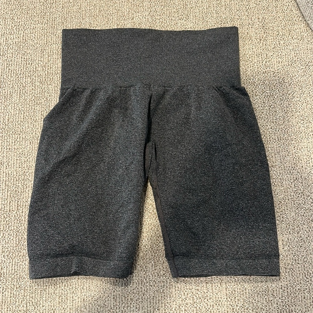 NVGTN Contour Seamless Shorts in Black Speckled as Small